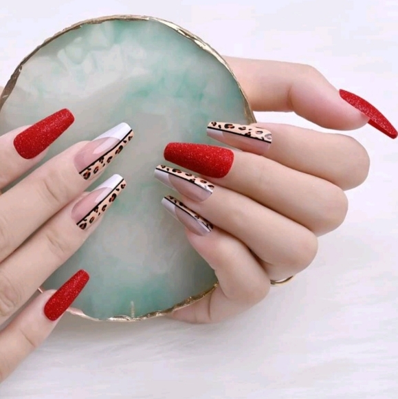 Pretty in Red Animal Print Coffen Fake Nails - Picture 4 of 4
